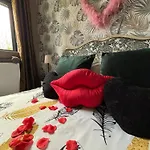 Romantisme et glamour avec spa, piscine et jardin