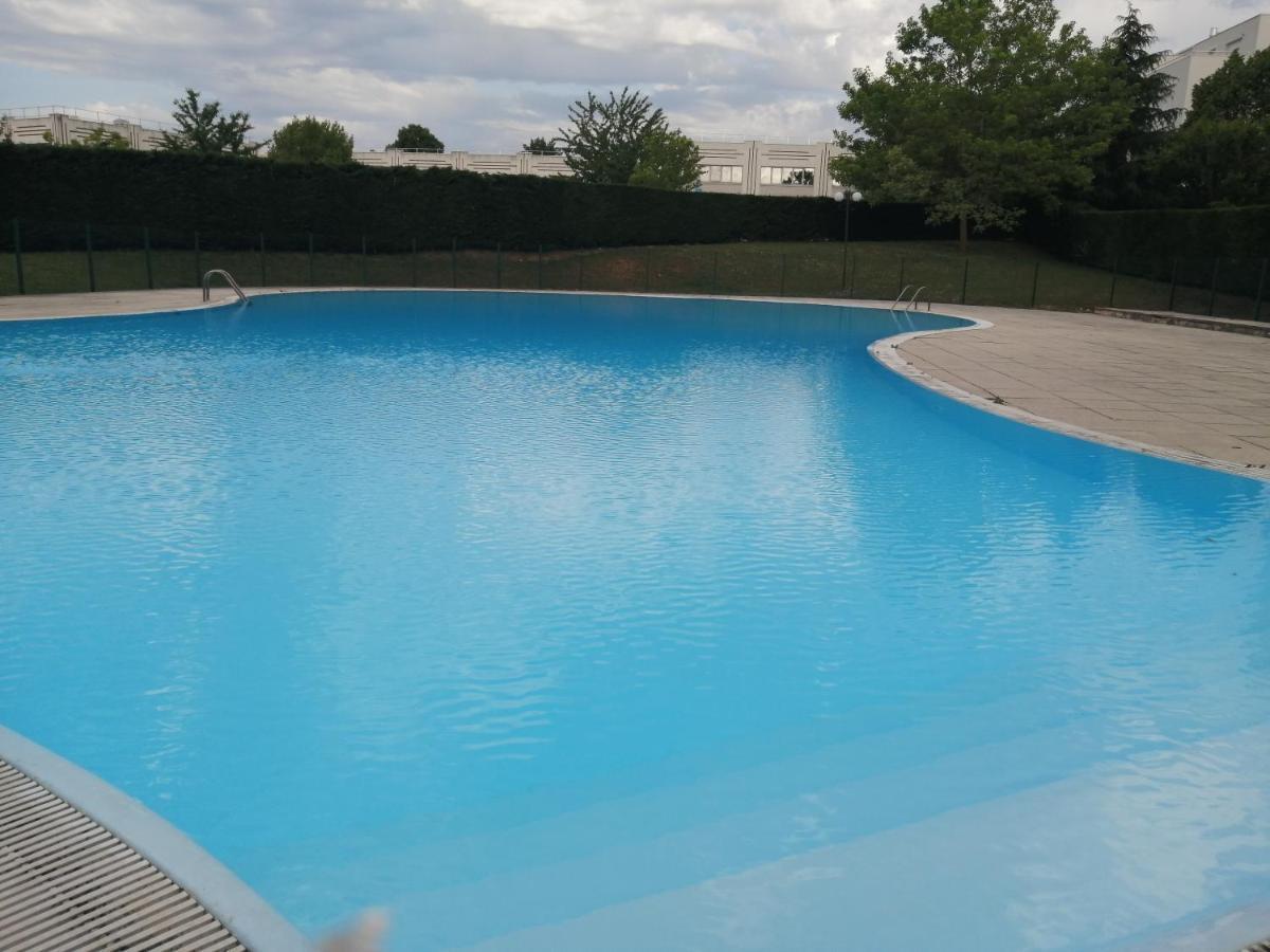 Appartement Romantisme Et Glamour Avec Spa, Piscine Et Jardin Dijon