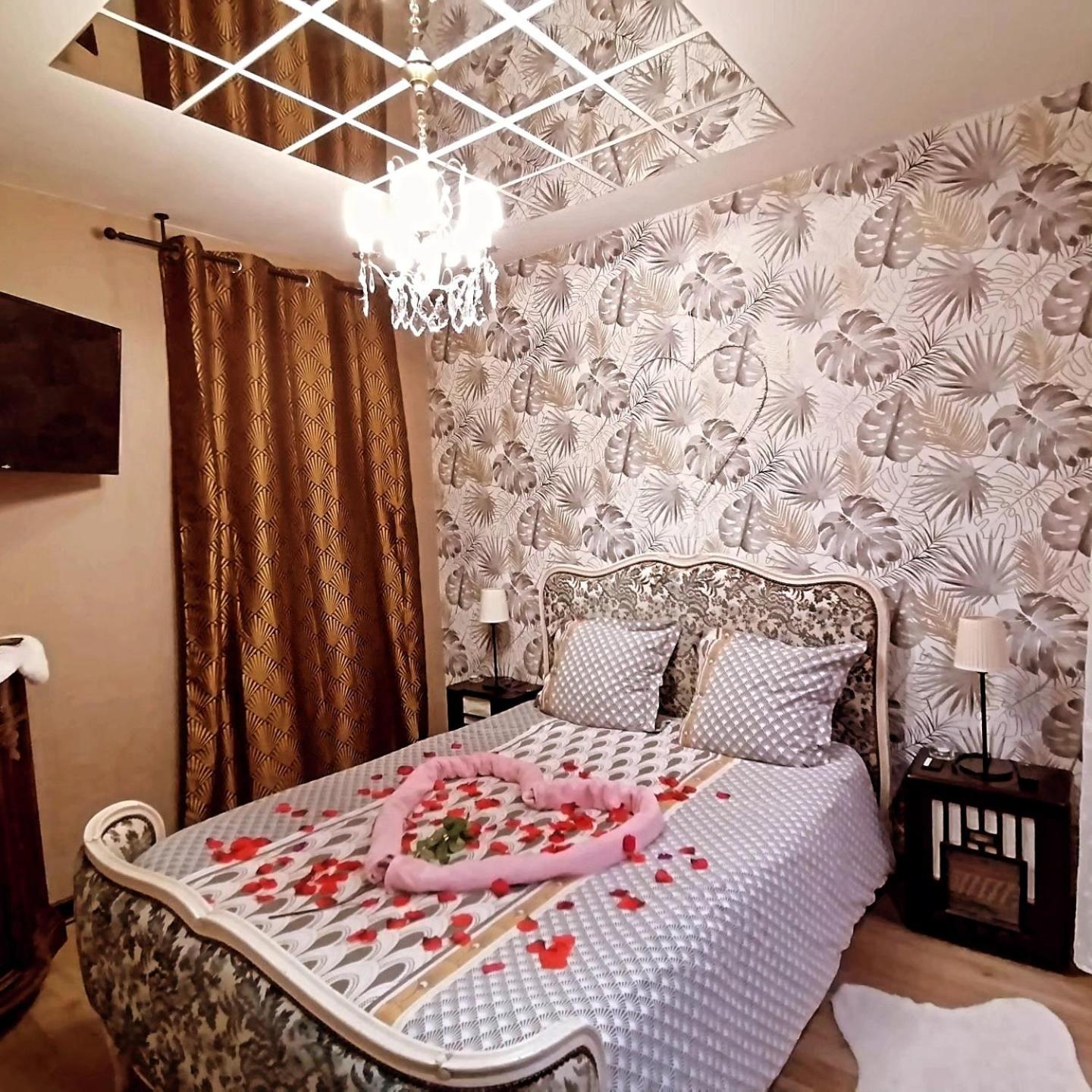 Romantisme Et Glamour Avec Spa, Piscine Et Jardin Dijon